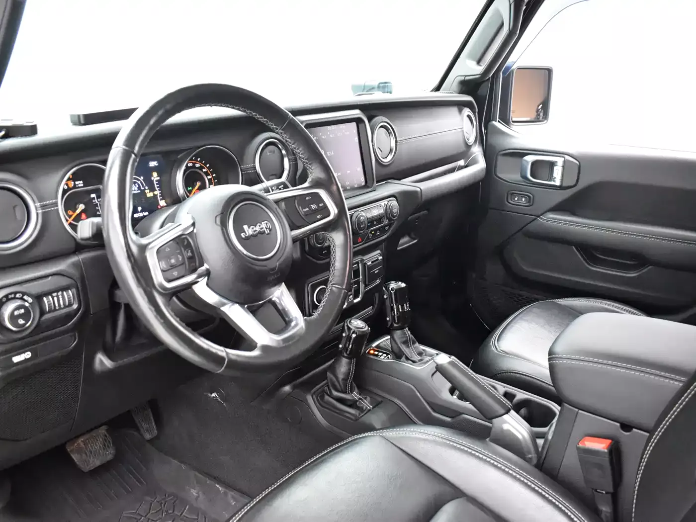 Jeep Gladiator 2022 3.6L Pioneer Edition фото 15