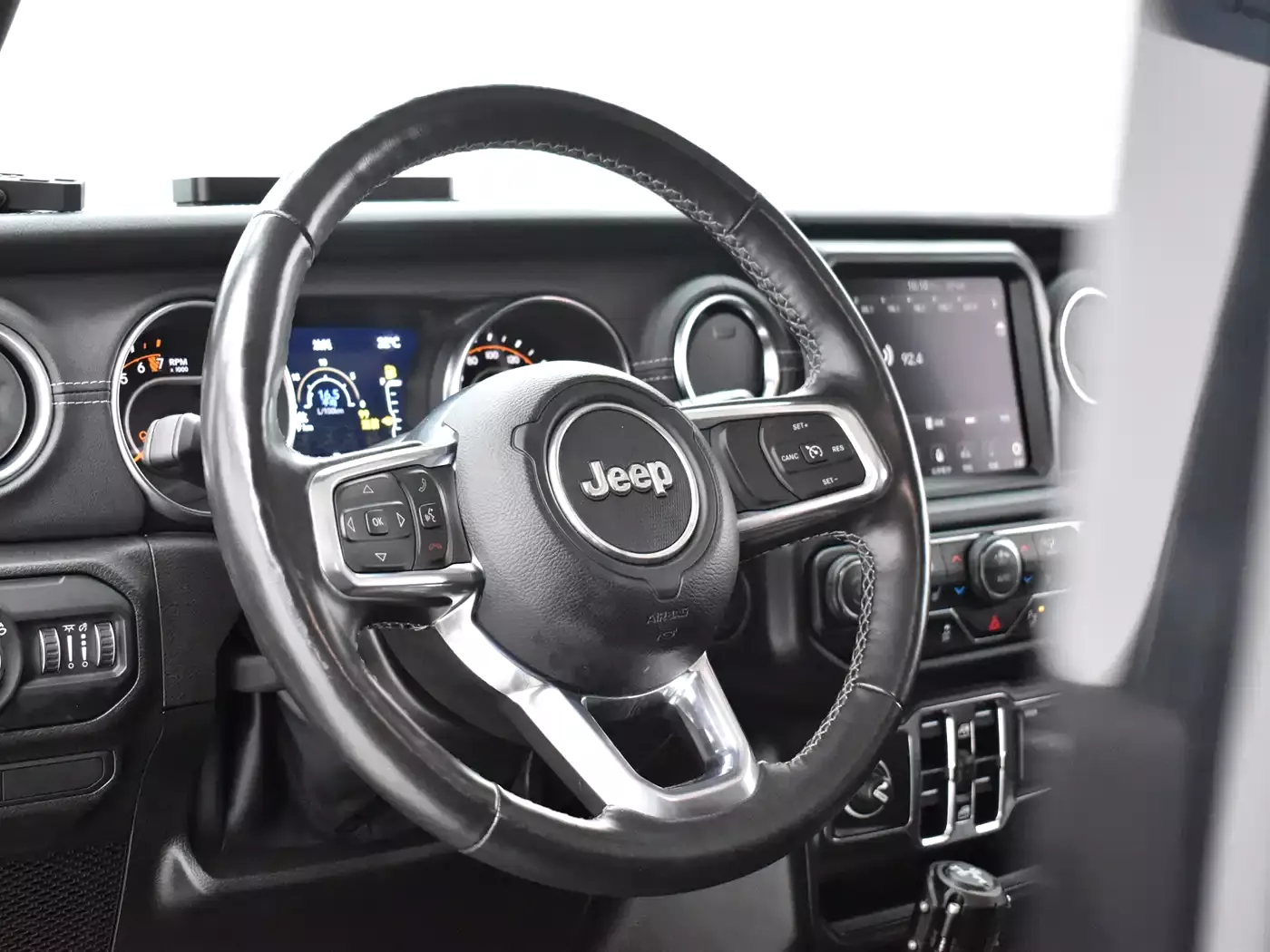 Jeep Gladiator 2022 3.6L Pioneer Edition фото 16