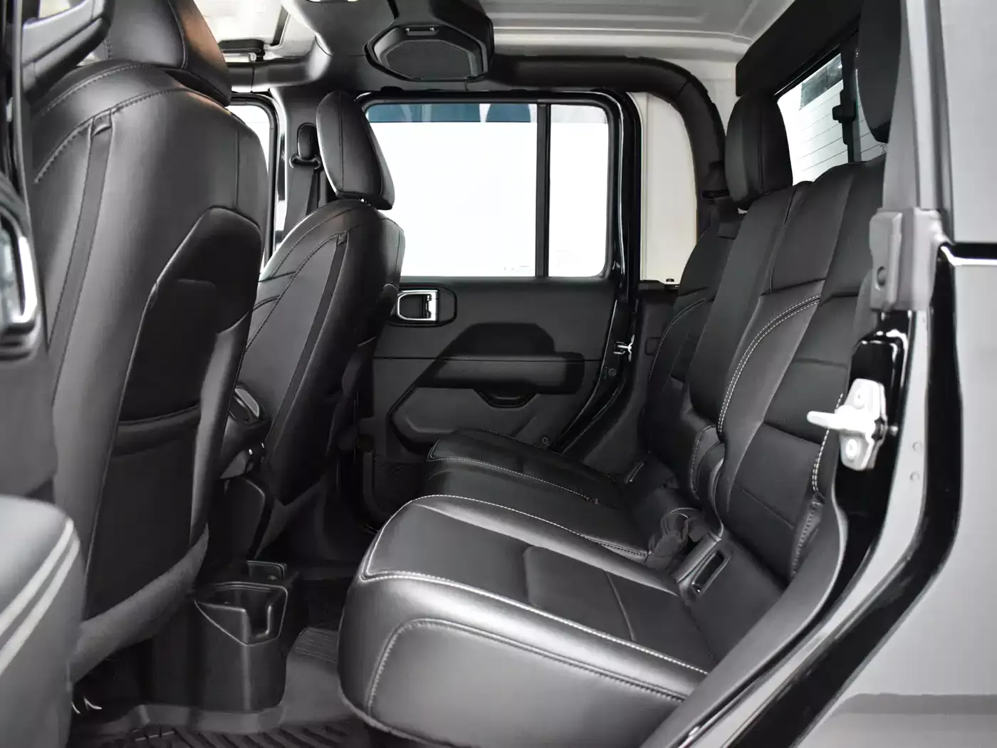 Jeep Gladiator 2022 3.6L Pioneer Edition фото 19