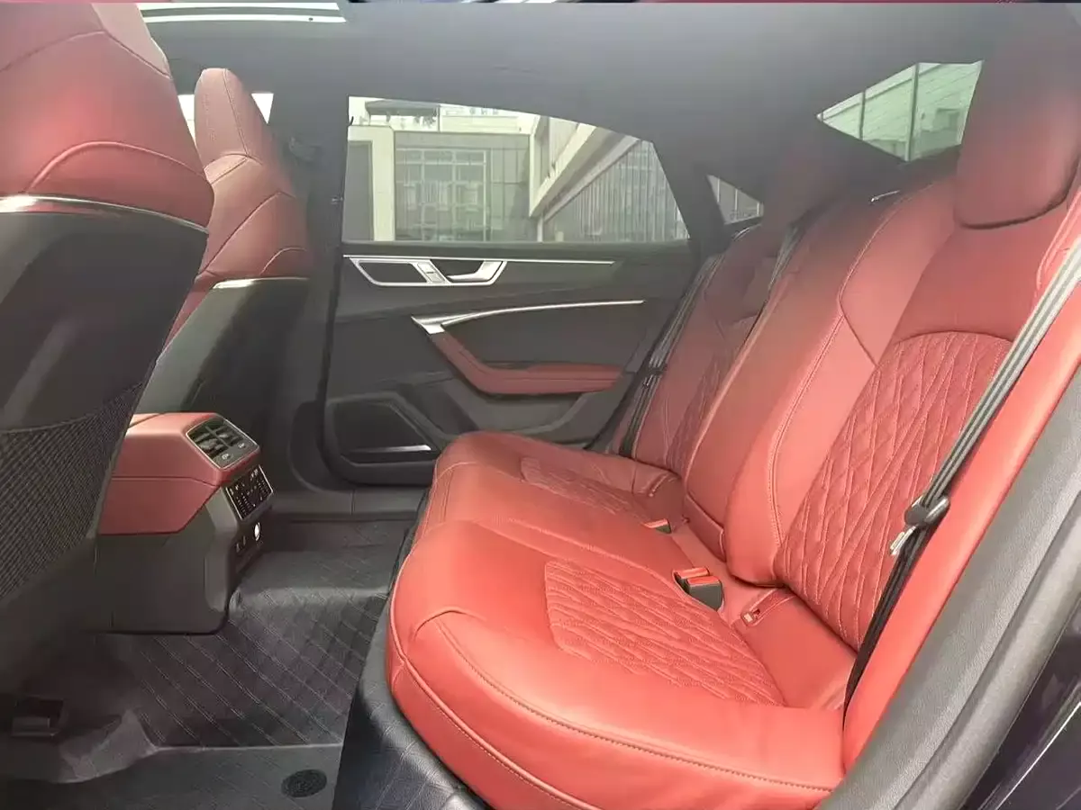 Audi A7L 2024 45 TFSI quattro Black Warrior Edition фото 6
