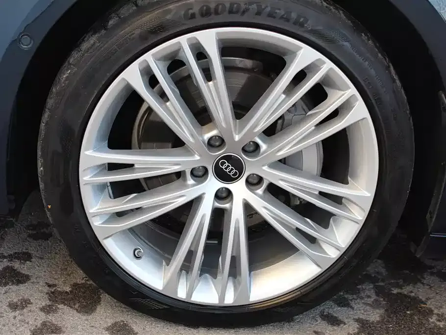 Audi A7L 2025 Model Year 45 TFSI quattro Premium фото 11