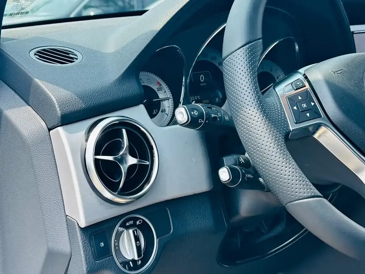 Mercedes-Benz GLK-Class 2015 GLK 260 4MATIC Fashion Ultimate Edition фото 11