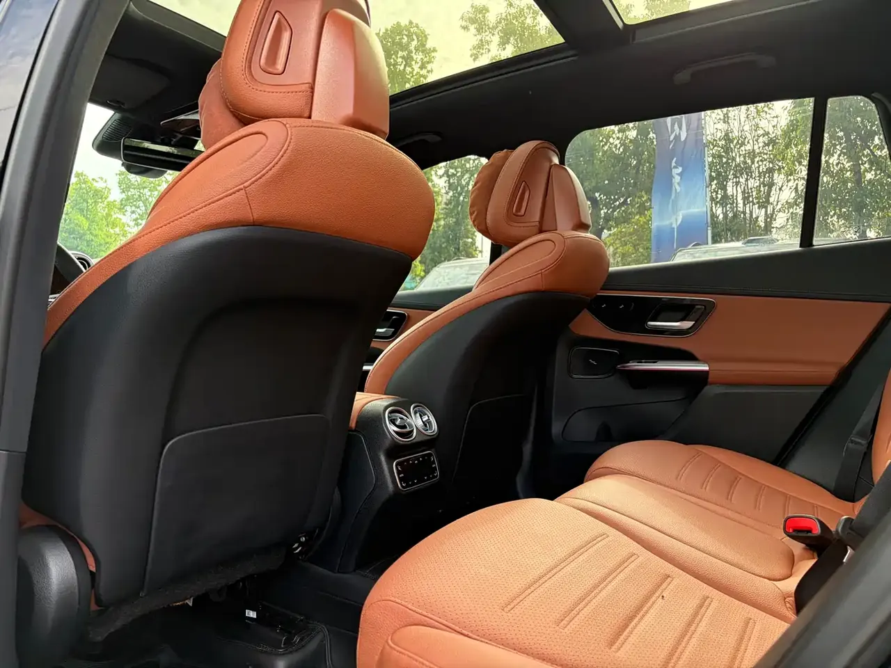 Mercedes-Benz GLC 2024 GLC 260 L 4MATIC Luxury 5-seater фото 9