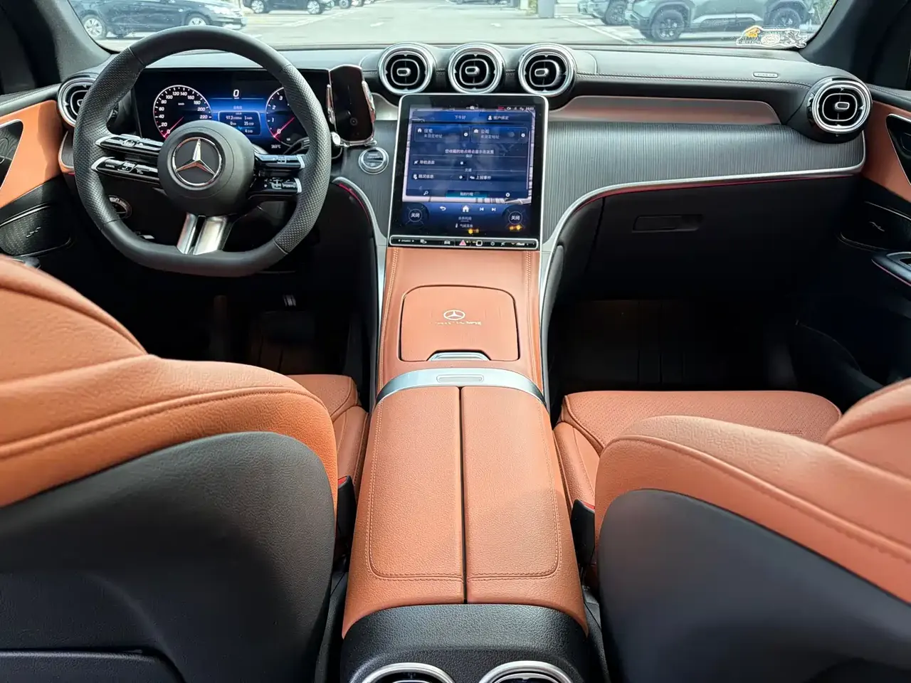 Mercedes-Benz GLC 2024 GLC 260 L 4MATIC Luxury 5-seater фото 10