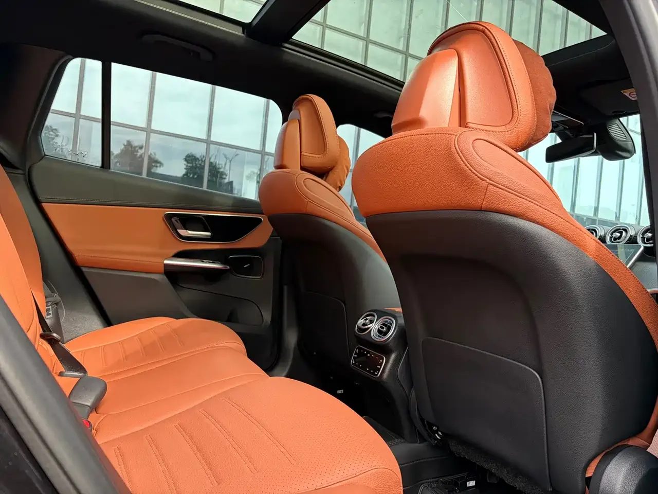 Mercedes-Benz GLC 2024 GLC 260 L 4MATIC Luxury 5-seater фото 11