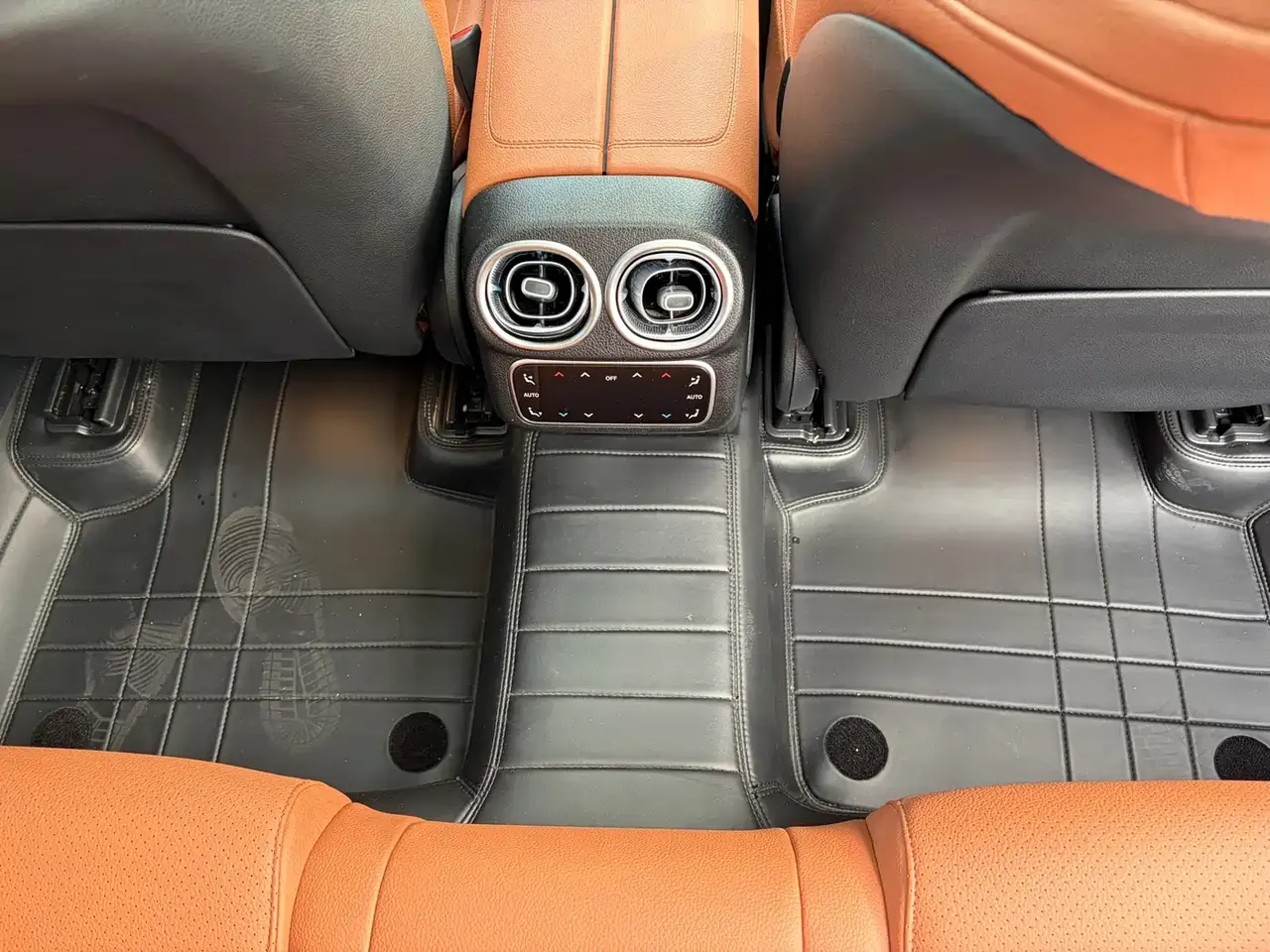 Mercedes-Benz GLC 2024 GLC 260 L 4MATIC Luxury 5-seater фото 12