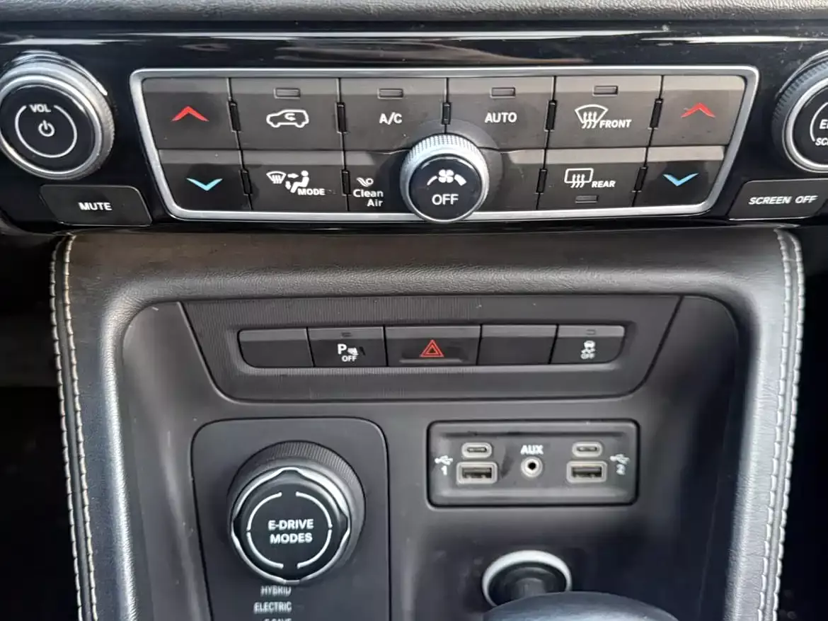 Jeep Commander PHEV 2020 2.0T Plug-in Hybrid Premium Edition фото 16