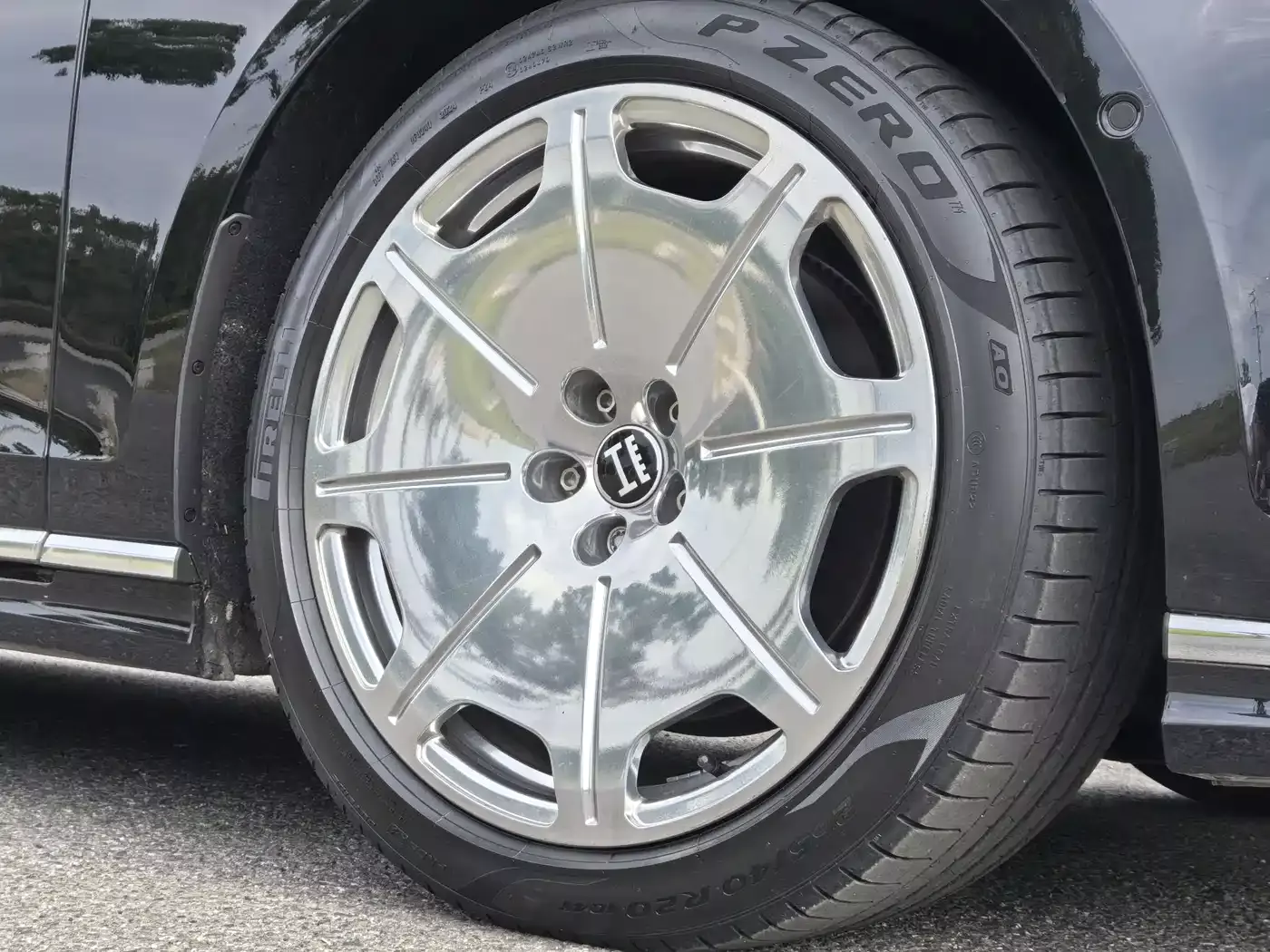 Audi A8 2025 A8L Horch Founder Edition 55TFSI фото 4