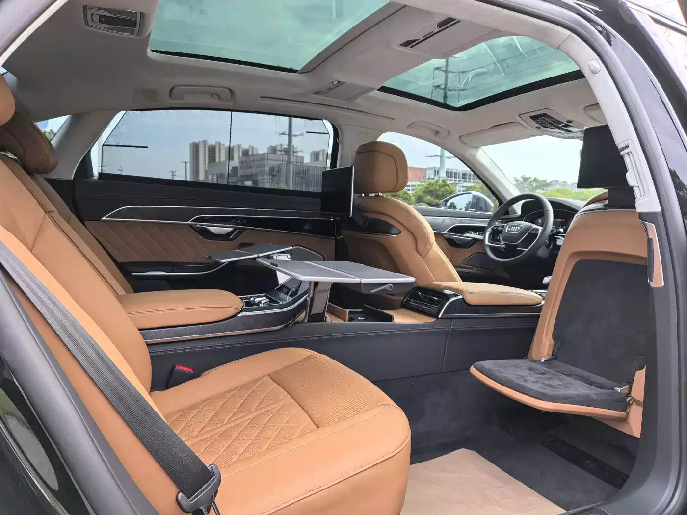 Audi A8 2025 A8L Horch Founder Edition 55TFSI фото 16