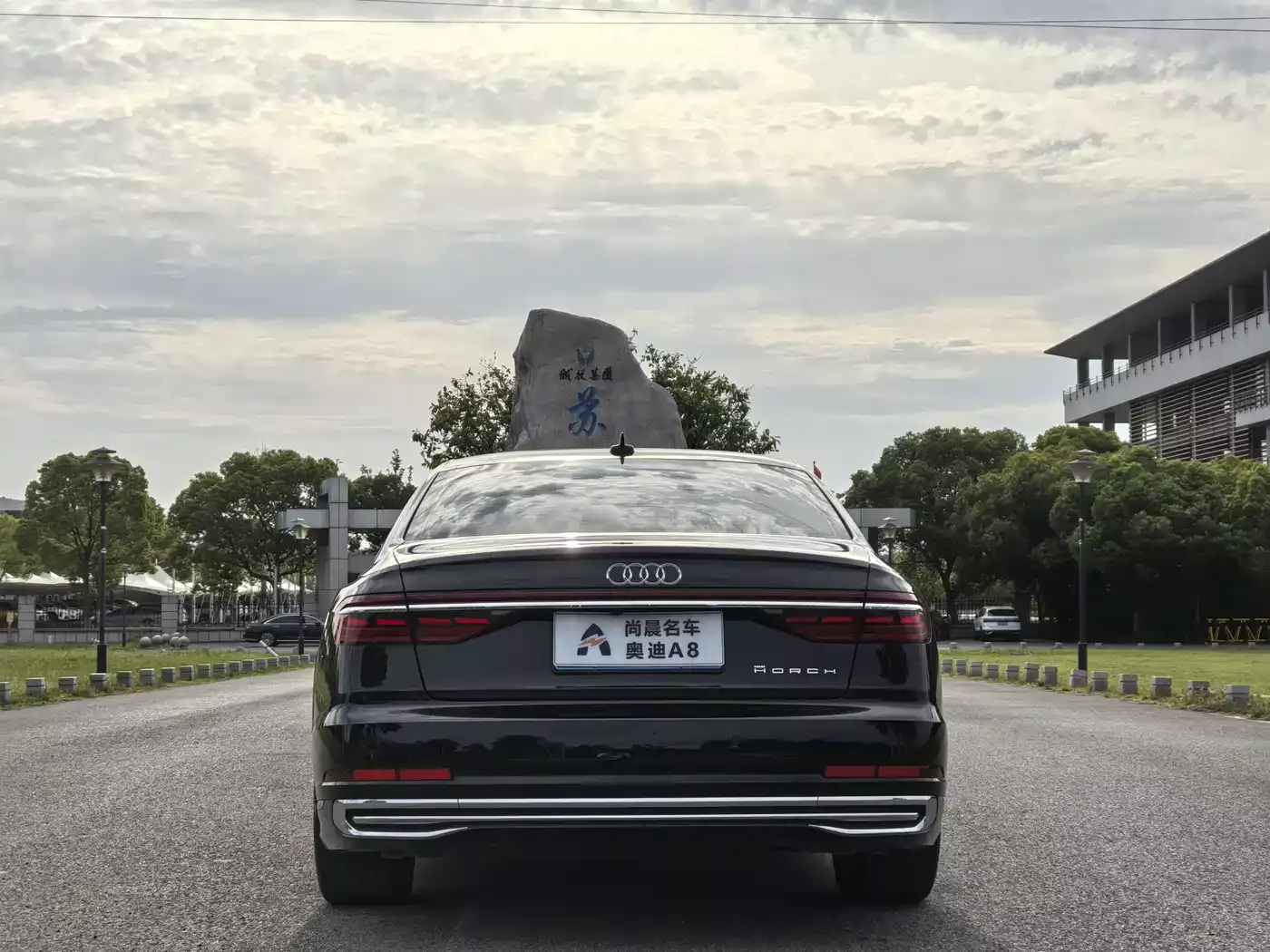 Audi A8 2025 A8L Horch Founder Edition 55TFSI фото 18