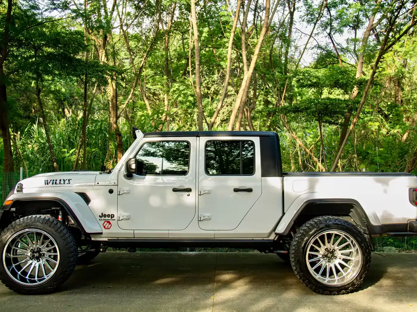 Jeep Gladiator 2022 3.6L Pioneer Edition фото 3