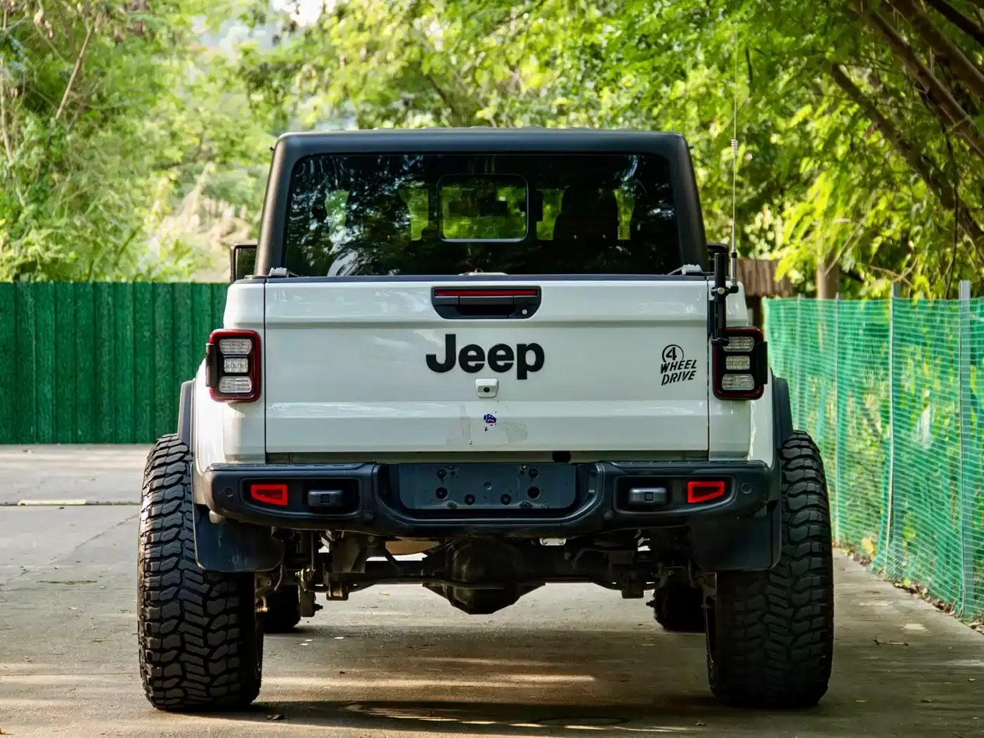 Jeep Gladiator 2022 3.6L Pioneer Edition фото 9