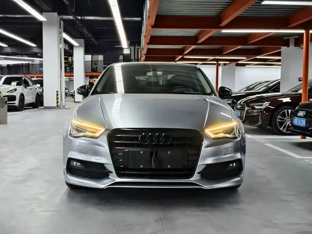 Audi A3 (Import) 2015 Limousine 45 TFSI S line Luxury фото 2