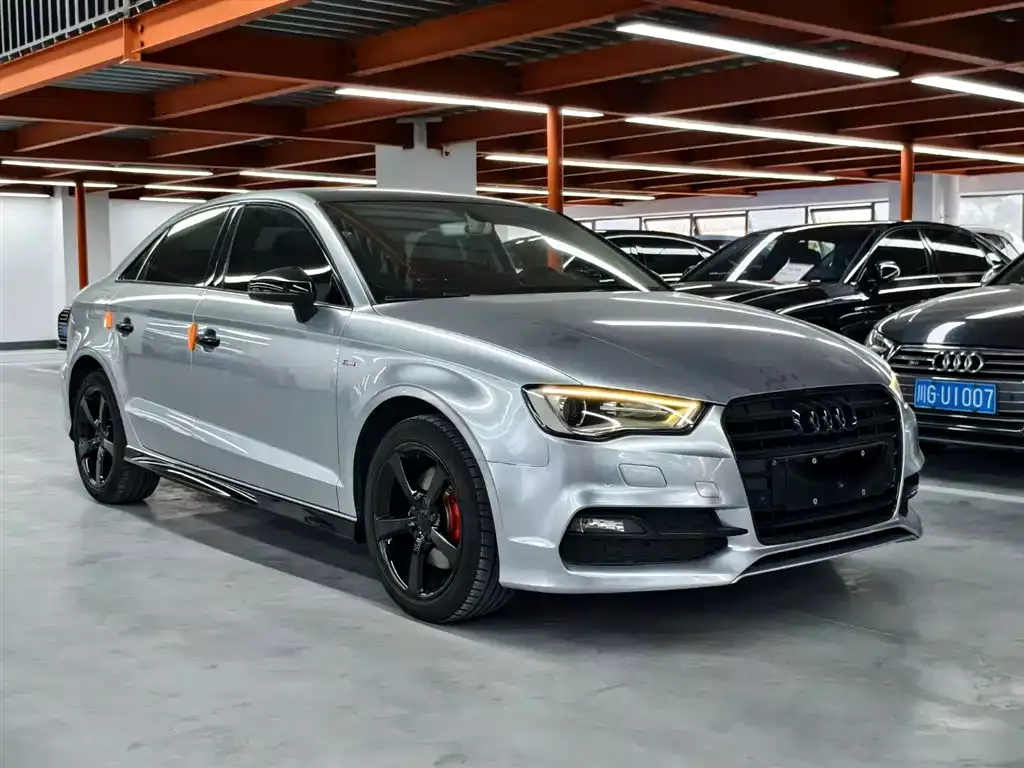 Audi A3 (Import) 2015 Limousine 45 TFSI S line Luxury фото 3