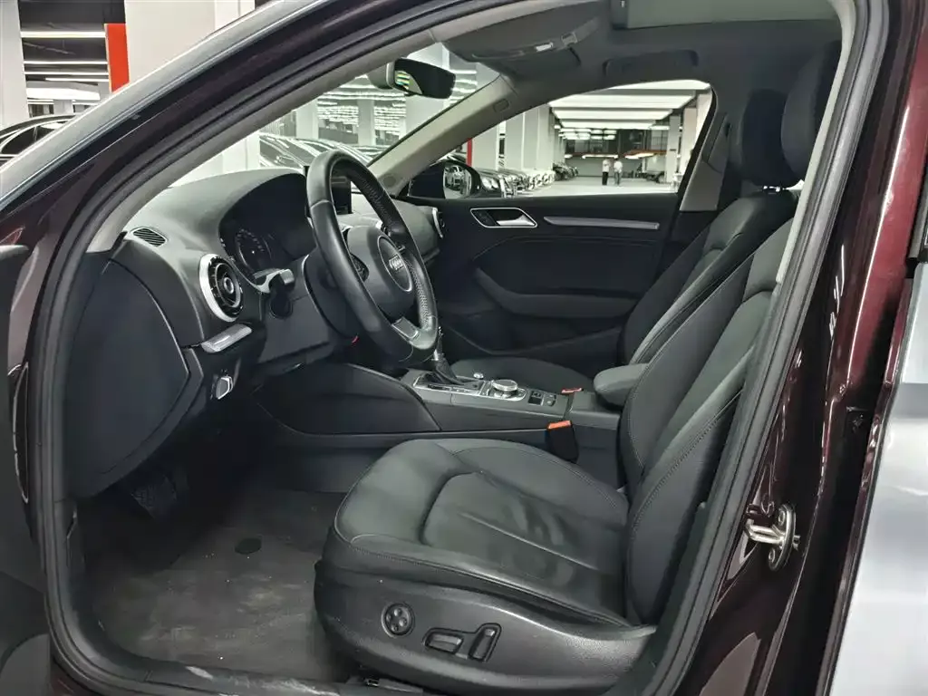 Audi A3 (Import) 2015 Limousine 45 TFSI S line Luxury фото 4