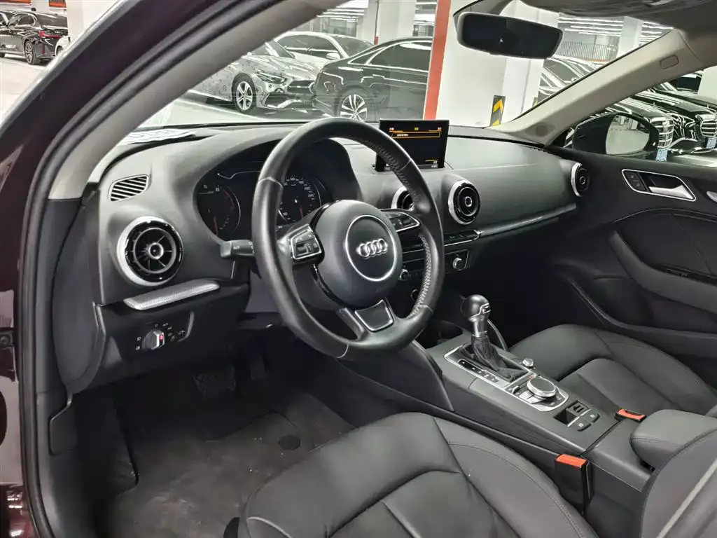 Audi A3 (Import) 2015 Limousine 45 TFSI S line Luxury фото 5