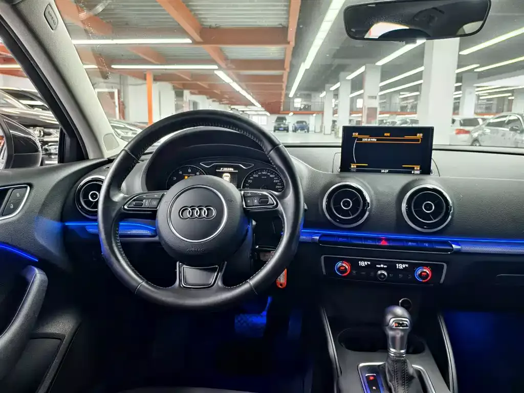 Audi A3 (Import) 2015 Limousine 45 TFSI S line Luxury фото 8