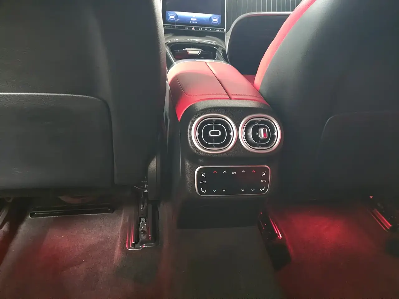 Mercedes-Benz GLC 2024 GLC 260 L 4MATIC Dynamic 5-seater фото 8