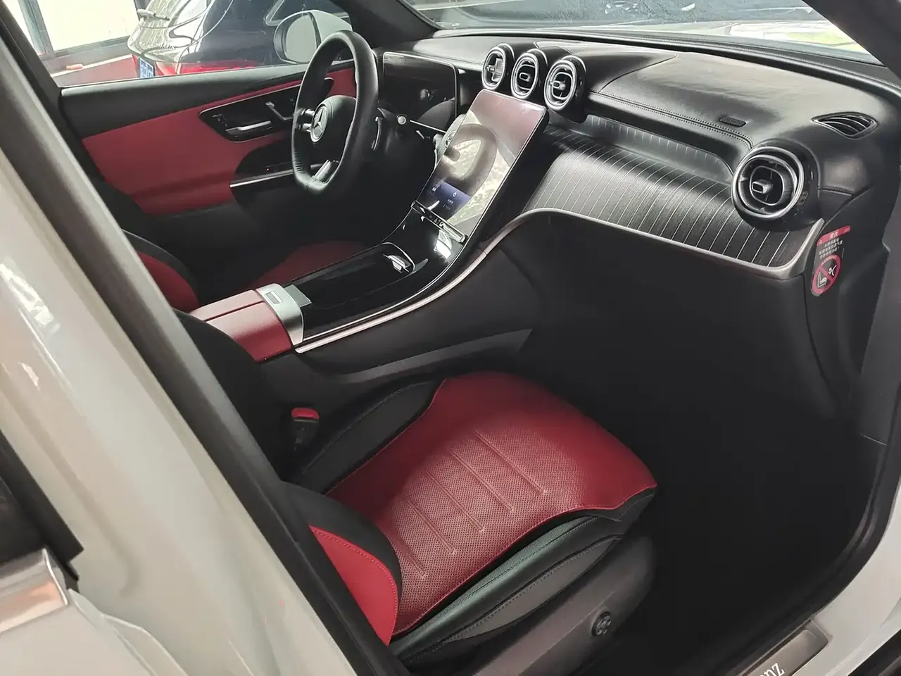 Mercedes-Benz GLC 2024 GLC 260 L 4MATIC Dynamic 5-seater фото 9