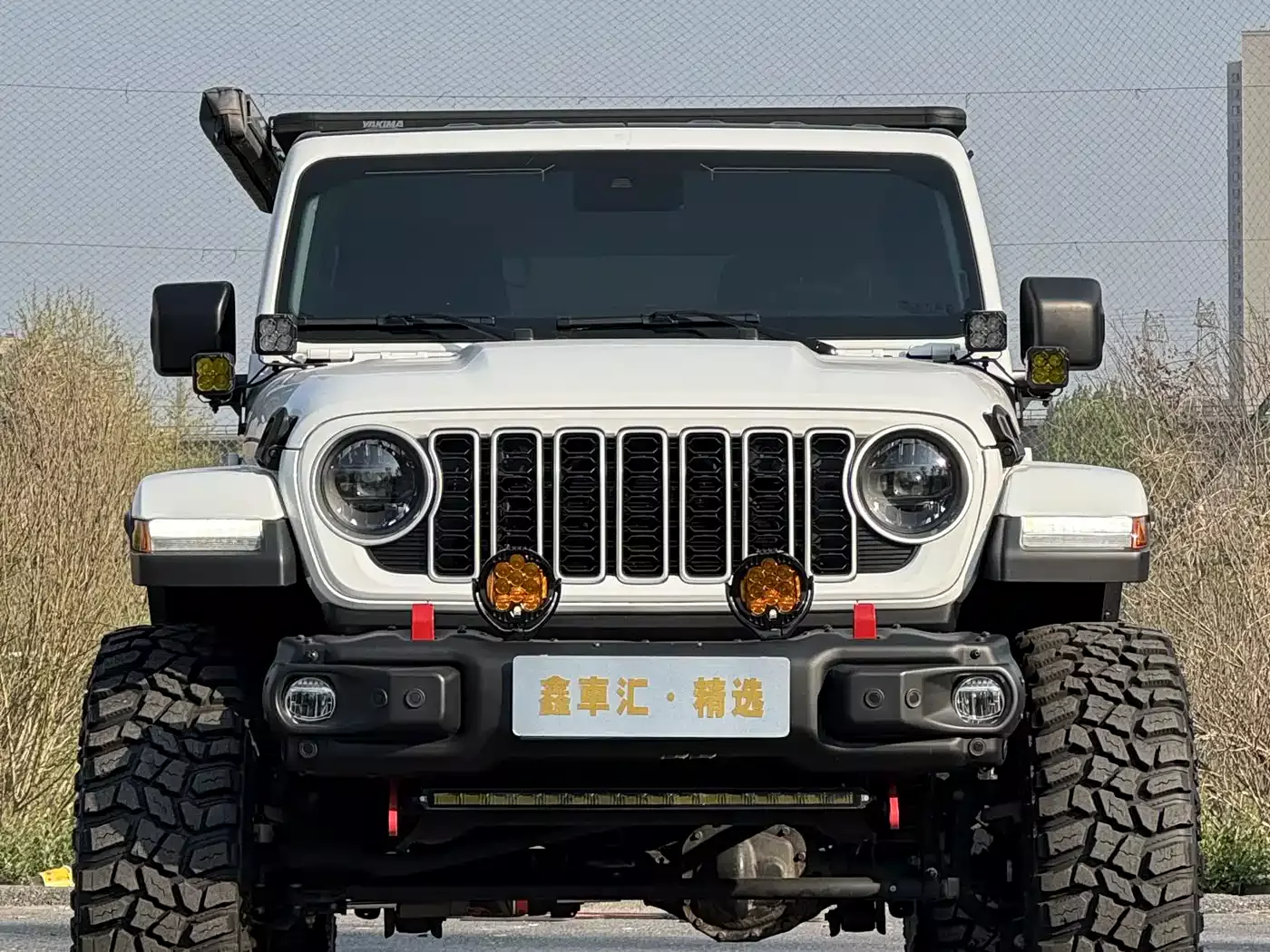 Jeep Wrangler 2024 Model 2.0T Sahara Four-Door Version фото 3