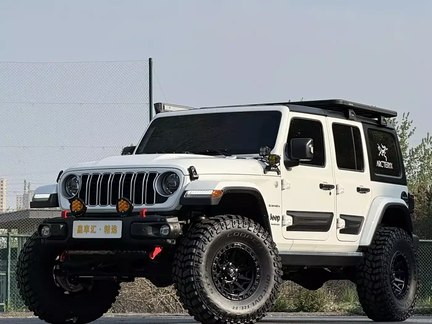 Jeep Wrangler 2024 Model 2.0T Sahara Four-Door Version фото 4