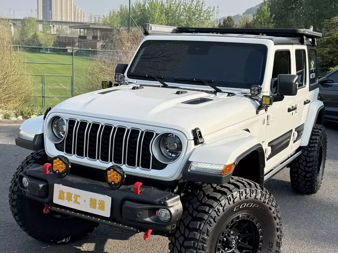 Jeep Wrangler 2024 Model 2.0T Sahara Four-Door Version фото 5