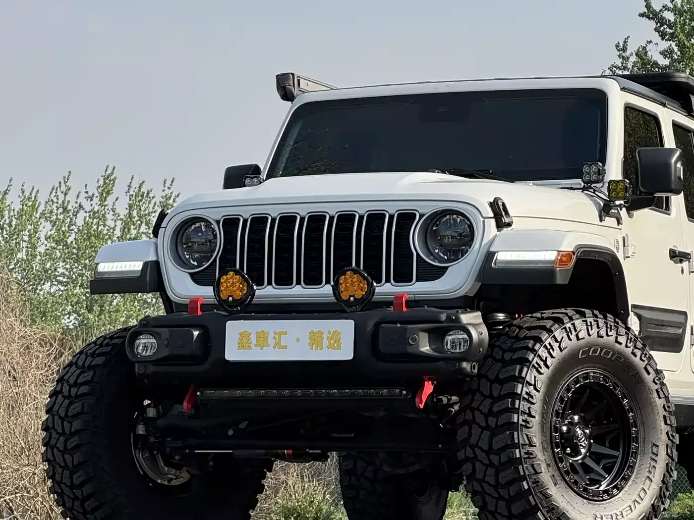Jeep Wrangler 2024 Model 2.0T Sahara Four-Door Version фото 6