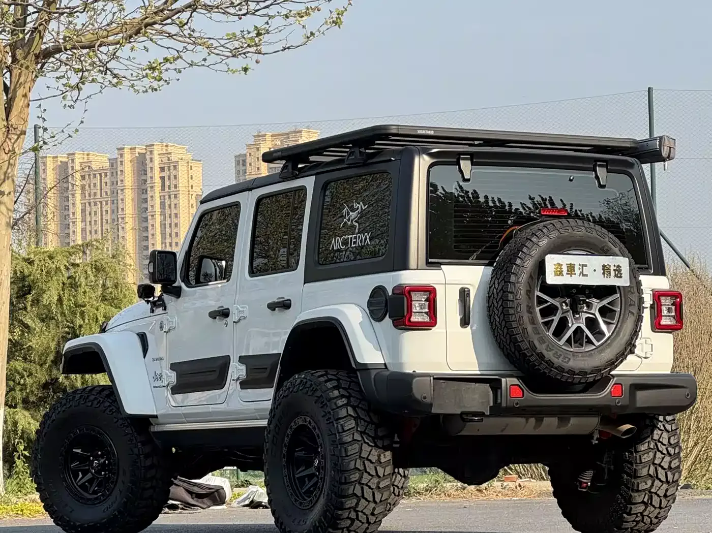 Jeep Wrangler 2024 Model 2.0T Sahara Four-Door Version фото 8
