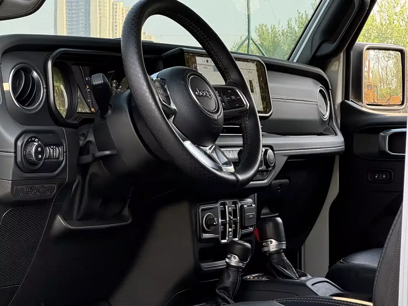 Jeep Wrangler 2024 Model 2.0T Sahara Four-Door Version фото 15