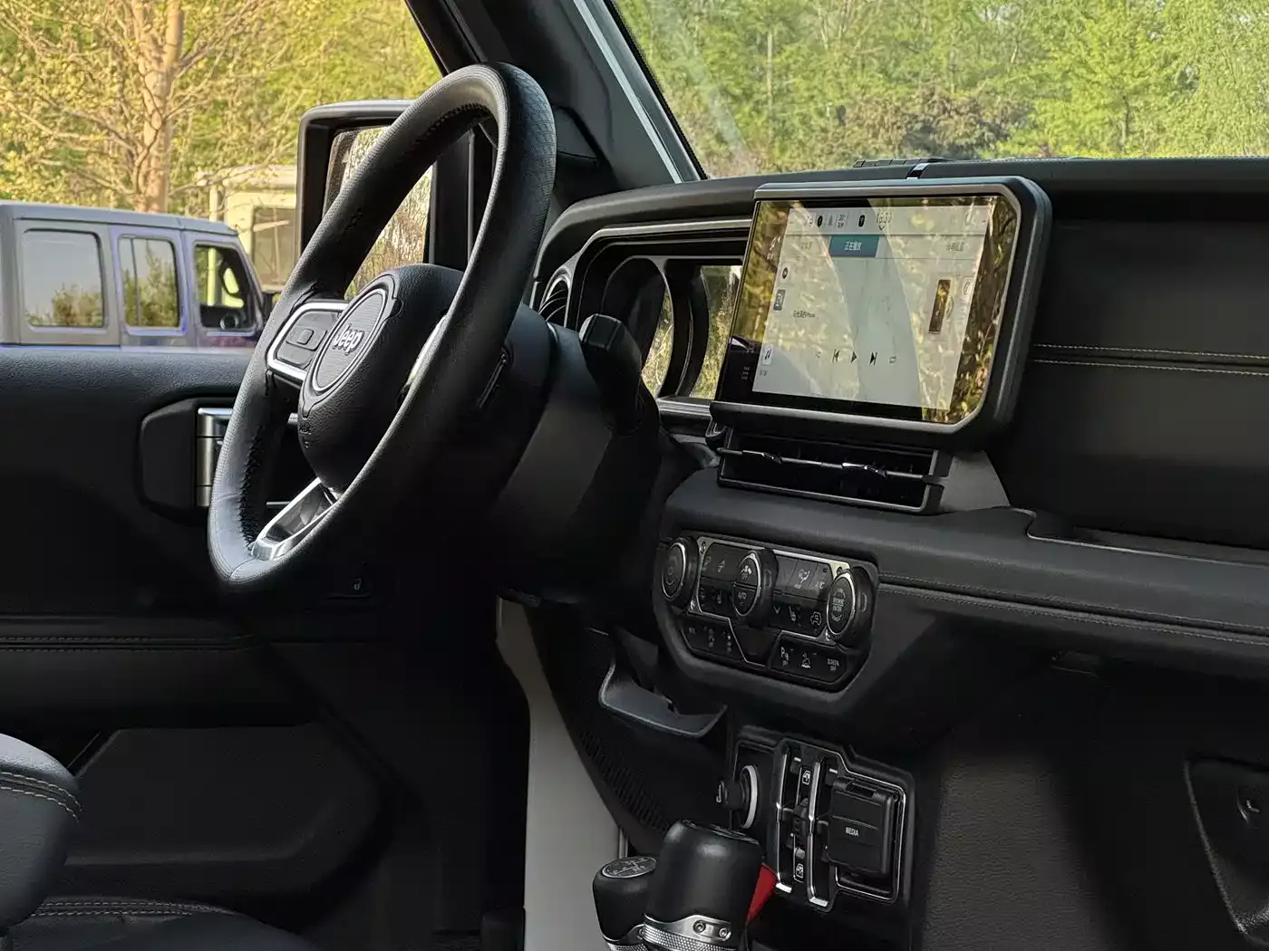 Jeep Wrangler 2024 Model 2.0T Sahara Four-Door Version фото 16