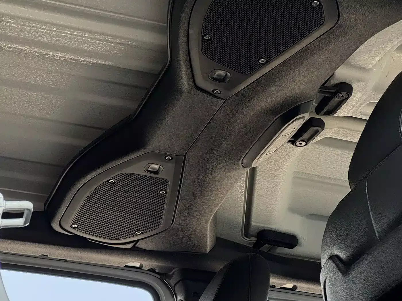 Jeep Wrangler 2024 Model 2.0T Sahara Four-Door Version фото 20