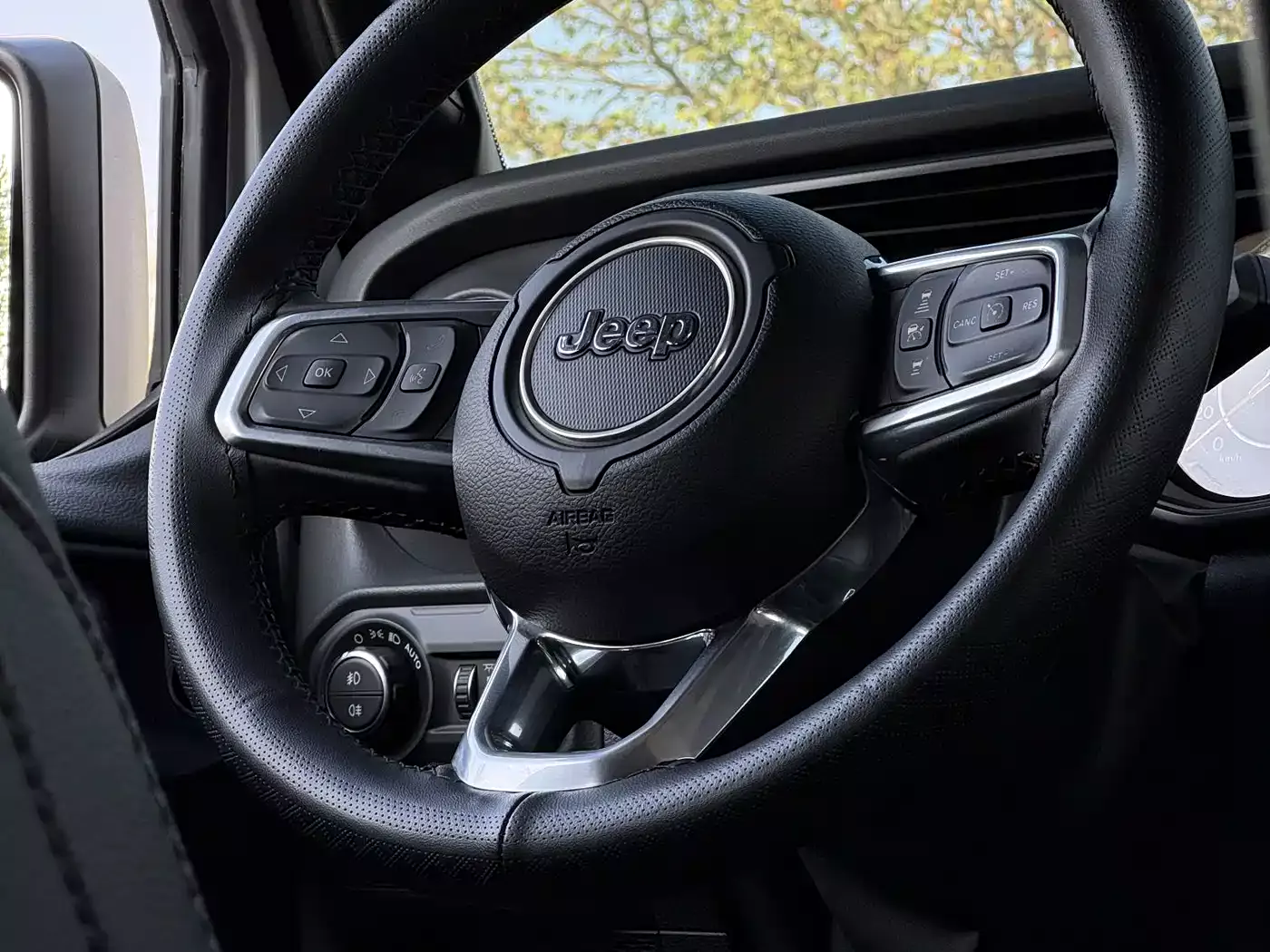 Jeep Wrangler 2024 Model 2.0T Sahara Four-Door Version фото 23
