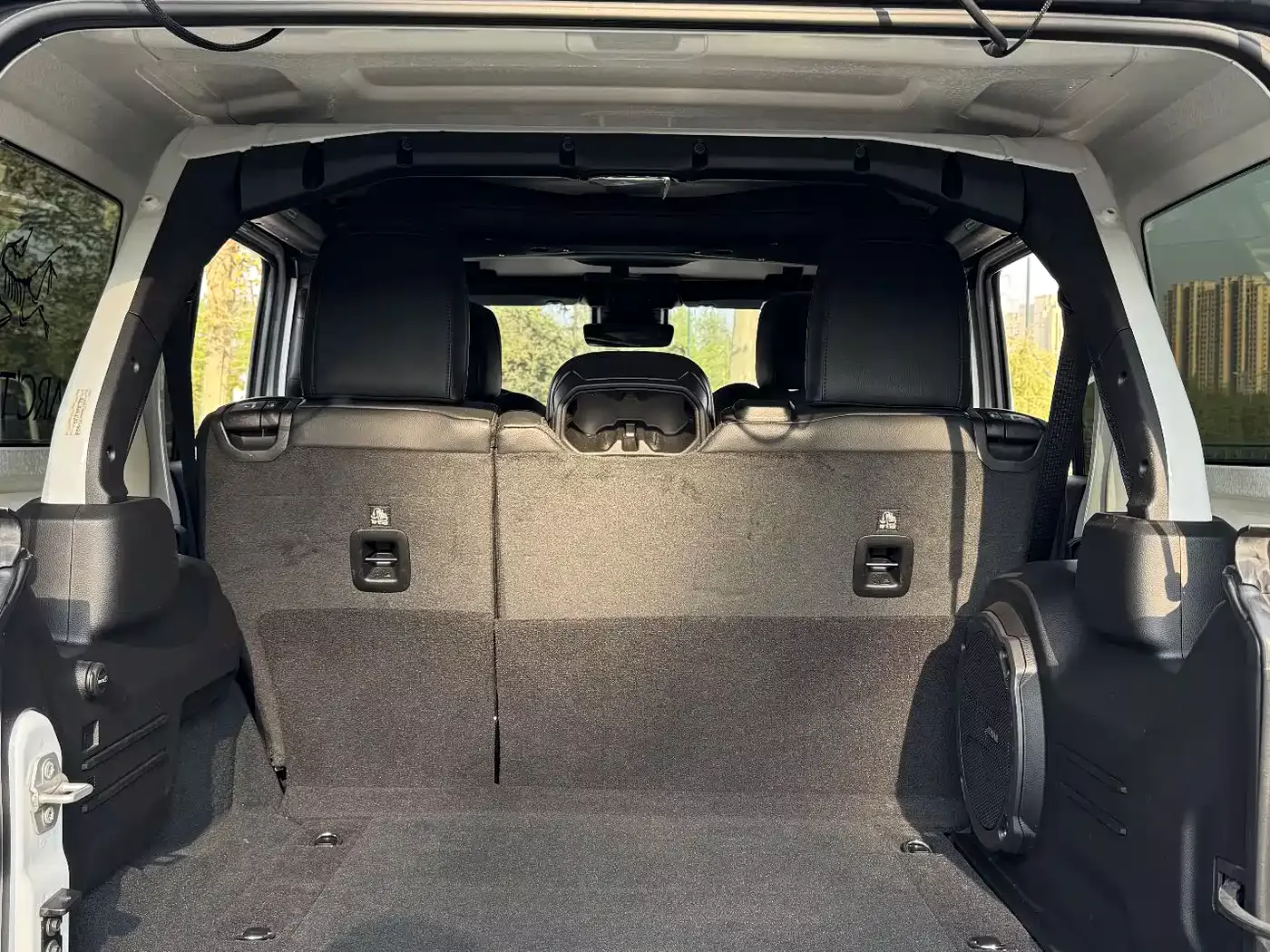 Jeep Wrangler 2024 Model 2.0T Sahara Four-Door Version фото 25