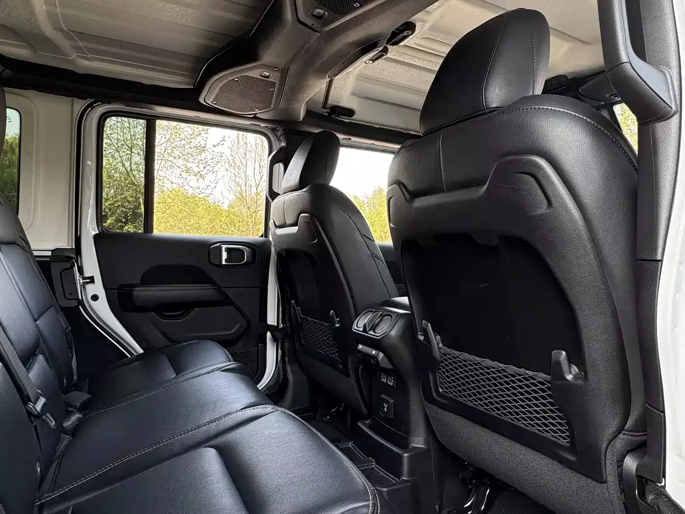 Jeep Wrangler 2024 Model 2.0T Sahara Four-Door Version фото 27