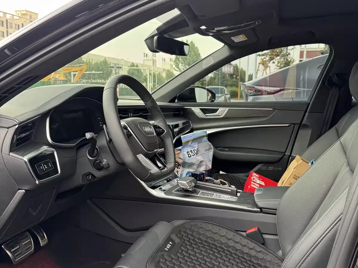 Audi A6L 2026 Model Year 55 TFSI quattro Exclusive Dynamic фото 5