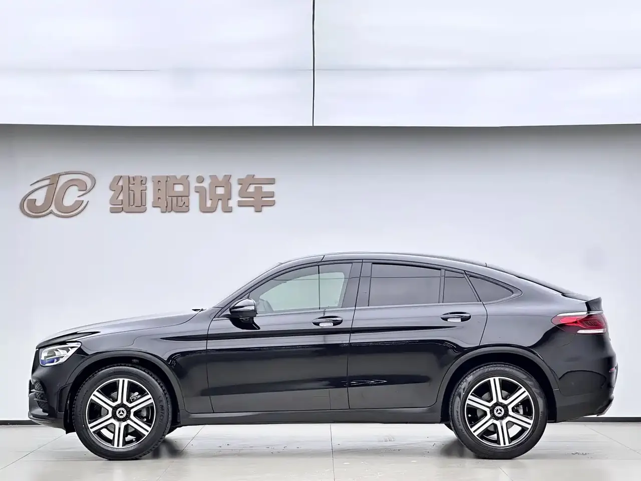 Mercedes-Benz GLC Coupe 2022 GLC 260 4MATIC Coupe SUV фото 4