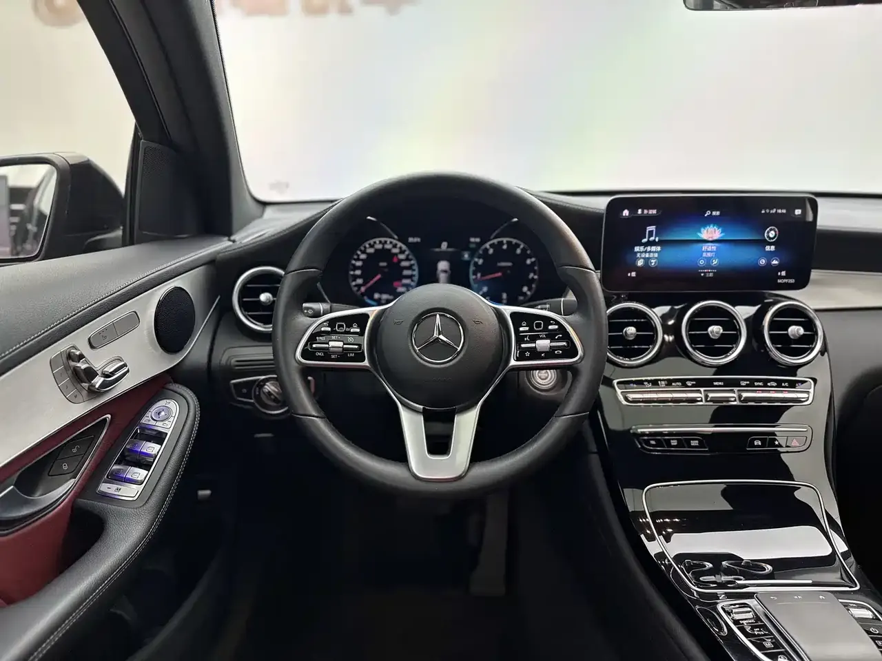 Mercedes-Benz GLC Coupe 2022 GLC 260 4MATIC Coupe SUV фото 7