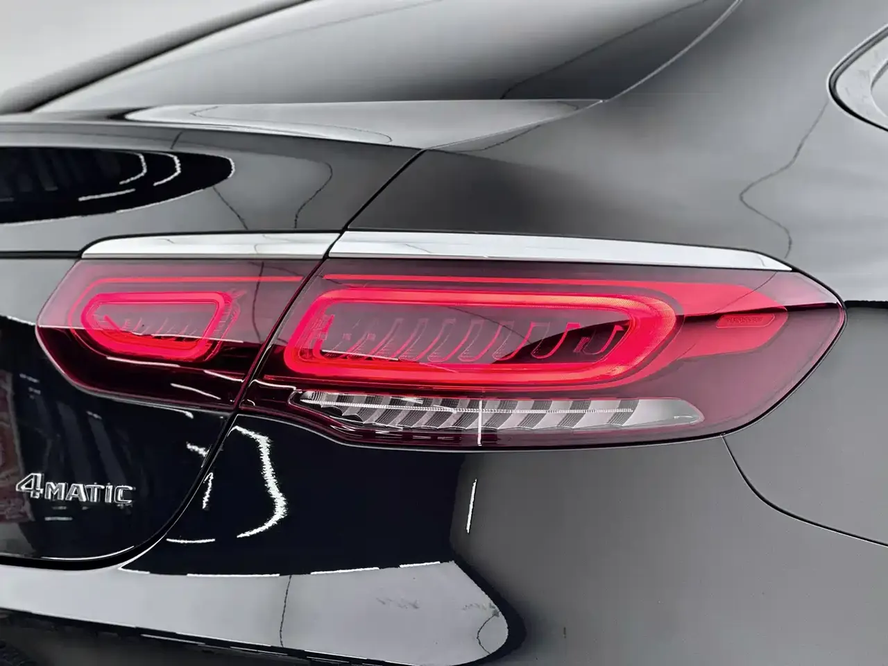 Mercedes-Benz GLC Coupe 2022 GLC 260 4MATIC Coupe SUV фото 15
