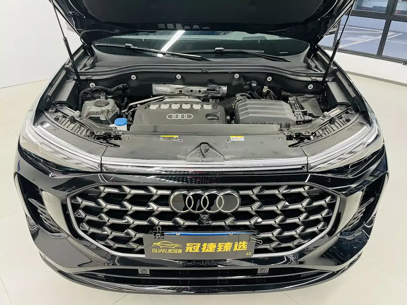 Audi Q6 2024 50 TFSI quattro Black Warrior Edition 6-seater фото 2