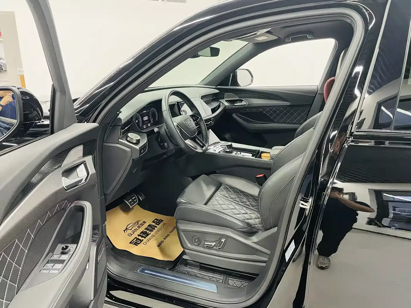 Audi Q6 2024 50 TFSI quattro Black Warrior Edition 6-seater фото 4