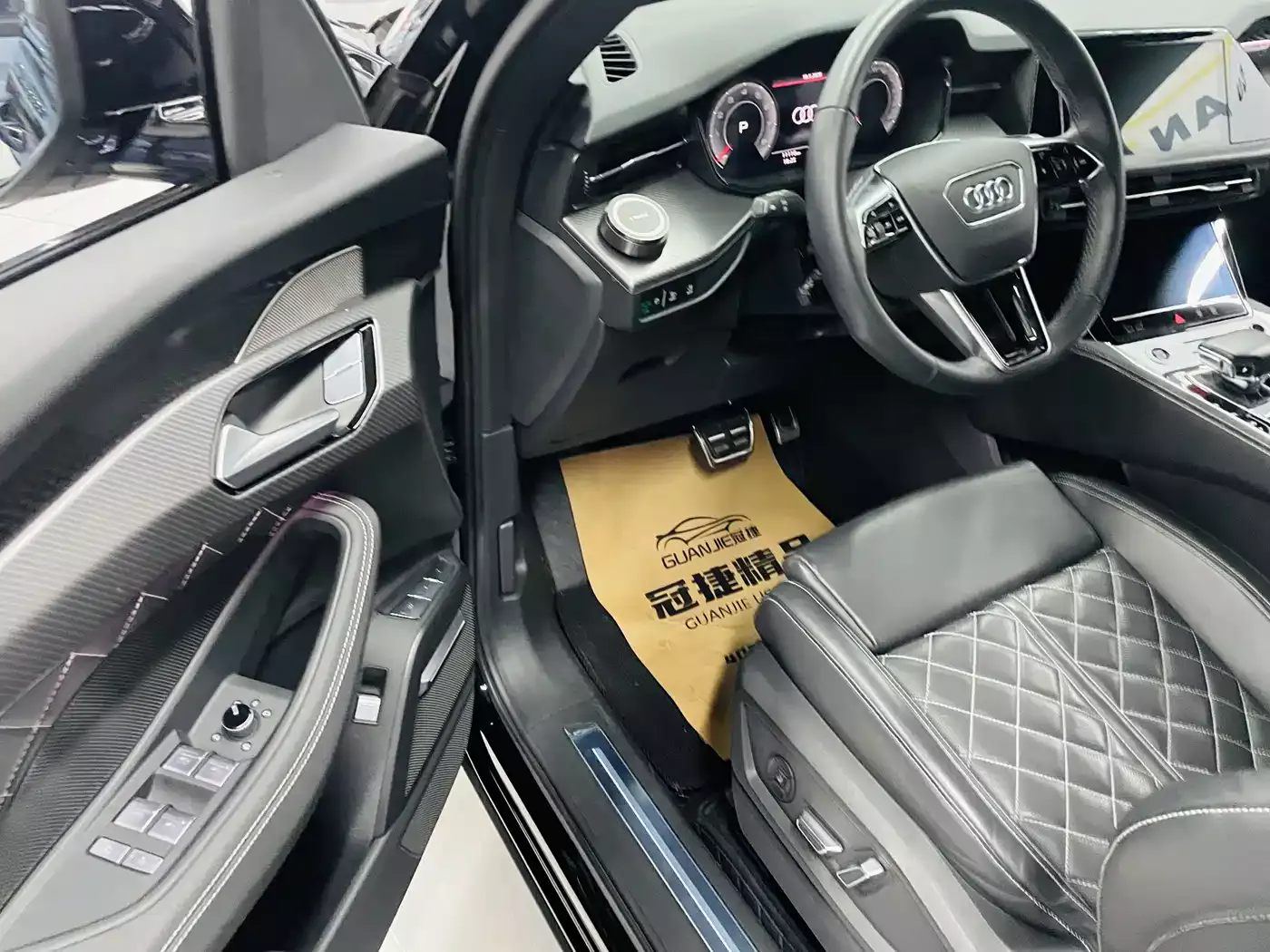 Audi Q6 2024 50 TFSI quattro Black Warrior Edition 6-seater фото 5