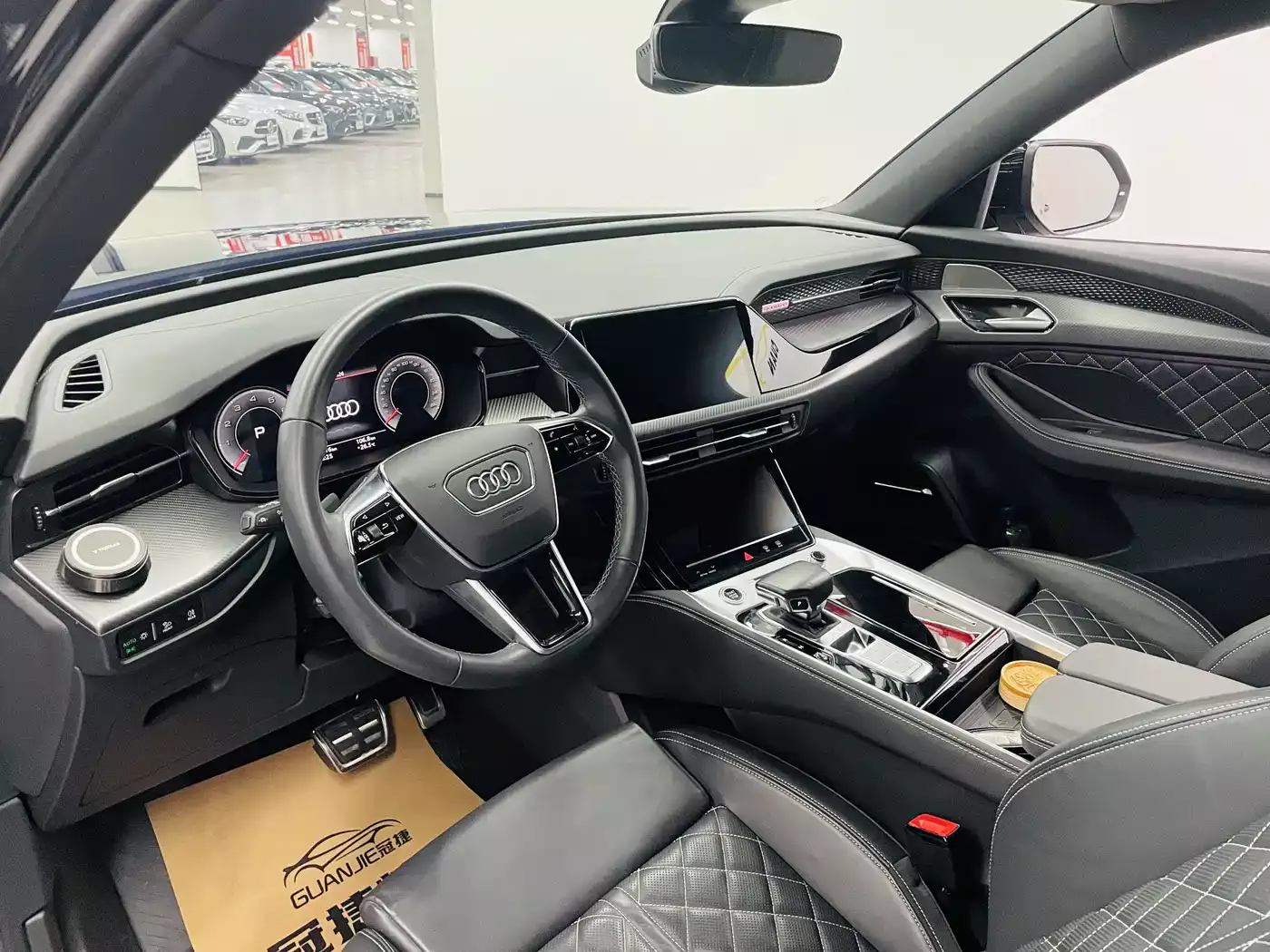 Audi Q6 2024 50 TFSI quattro Black Warrior Edition 6-seater фото 6