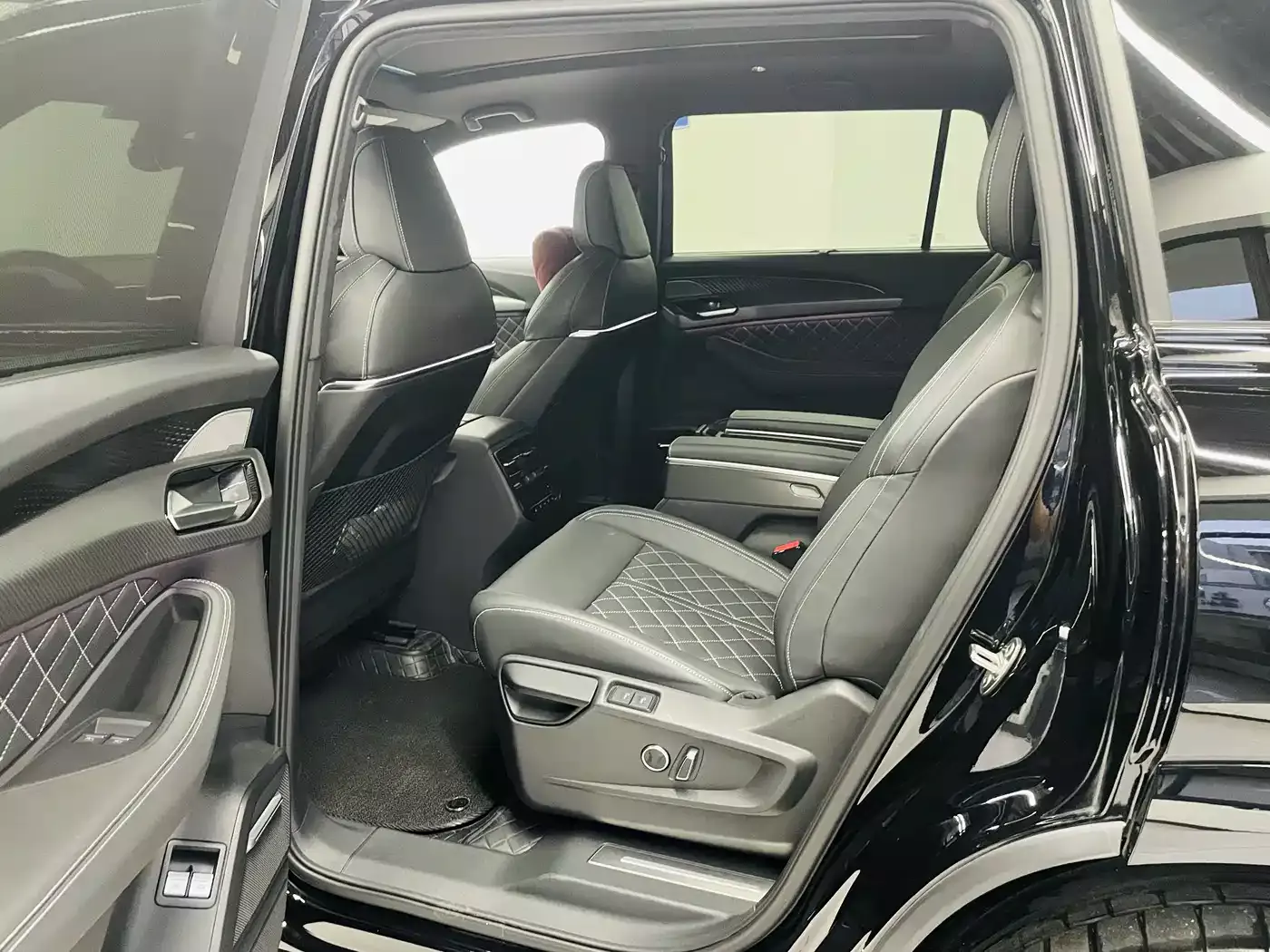 Audi Q6 2024 50 TFSI quattro Black Warrior Edition 6-seater фото 9