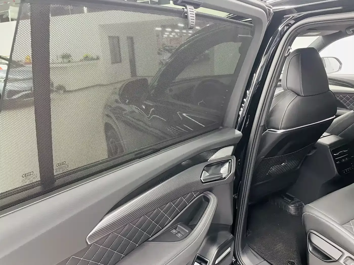 Audi Q6 2024 50 TFSI quattro Black Warrior Edition 6-seater фото 10
