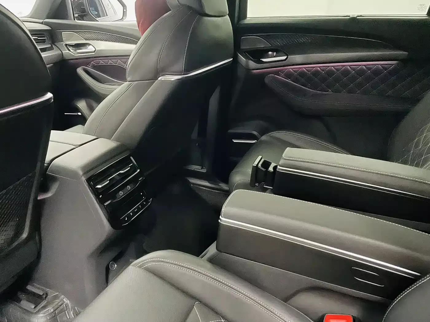 Audi Q6 2024 50 TFSI quattro Black Warrior Edition 6-seater фото 12