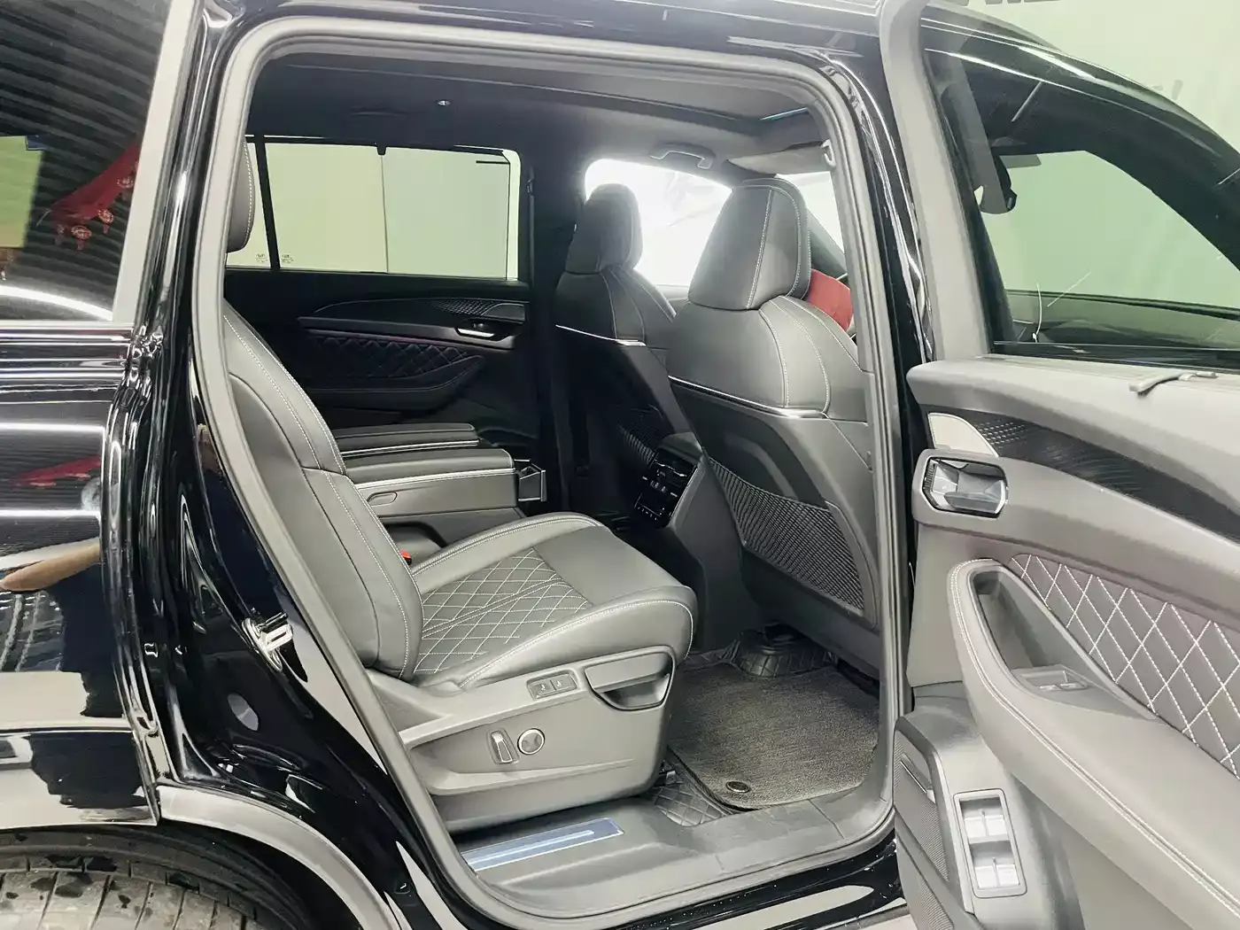 Audi Q6 2024 50 TFSI quattro Black Warrior Edition 6-seater фото 14