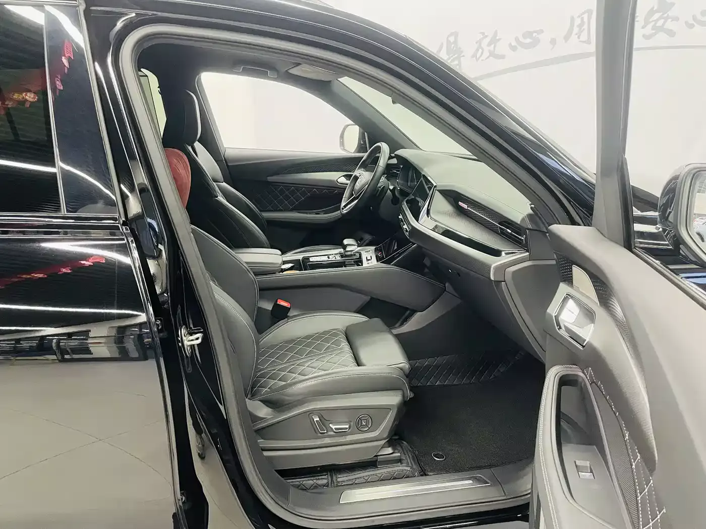 Audi Q6 2024 50 TFSI quattro Black Warrior Edition 6-seater фото 16