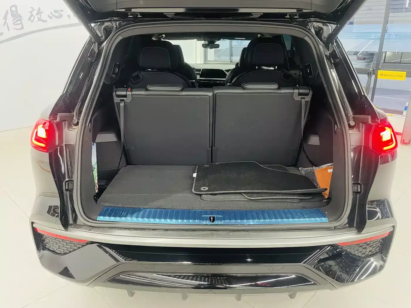 Audi Q6 2024 50 TFSI quattro Black Warrior Edition 6-seater фото 18
