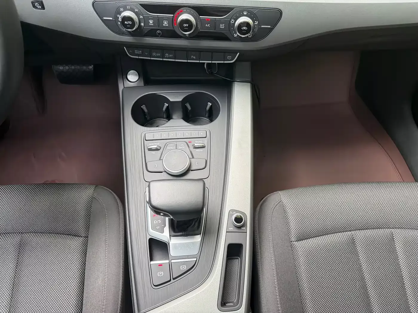 Audi A4L 2018 30th Anniversary 40 TFSI Progressive фото 15