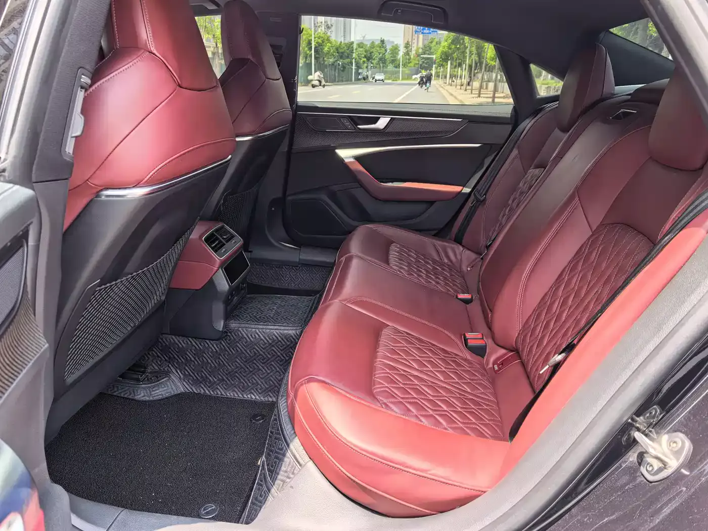 Audi A7L 2023 45 TFSI quattro S-line Black Warrior Edition фото 6
